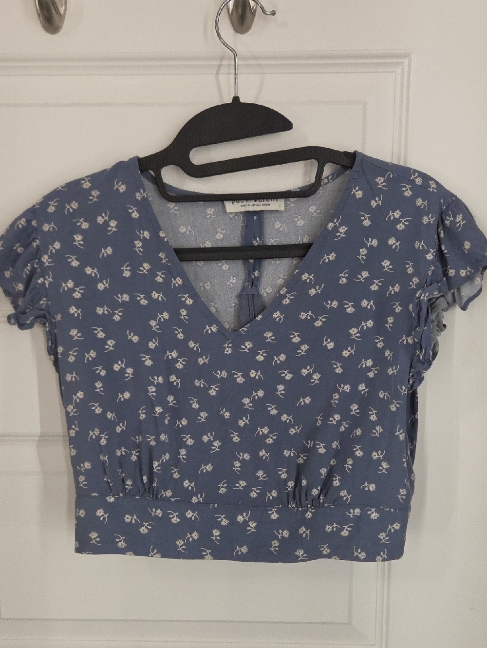 Paper Crane Blue Floral V-Neck Crop Top